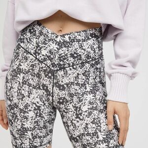 Aerie Offline 7” High-Waist Crossover Floral Print Women’s Bike Shorts